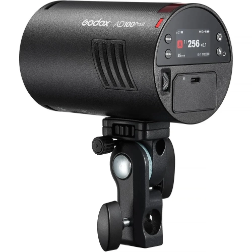 Lampa plenerowa Godox AD100Pro II od tyłu pod kątem na uchwycie