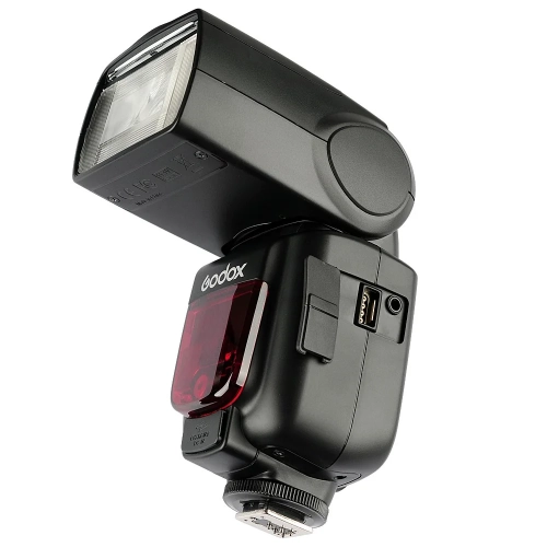 Lampa błyskowa Godox TT600 z przodu pod kątem, czerwony panel AF