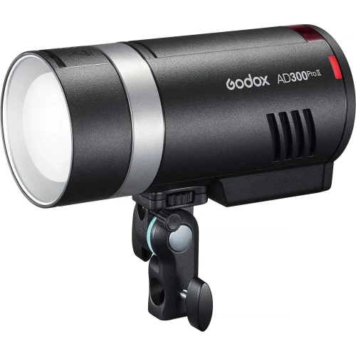 Lampa plenerowa Godox AD300Pro II z odbłyśnikiem na uchwycie, widok z przodu pod kątem