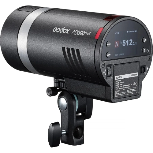 Lampa plenerowa Godox AD300Pro II od tyłu pod kątem na uchwycie