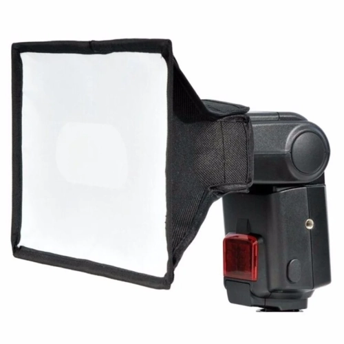 Softbox Godox SB1520 na lampie reporterskiej z boku