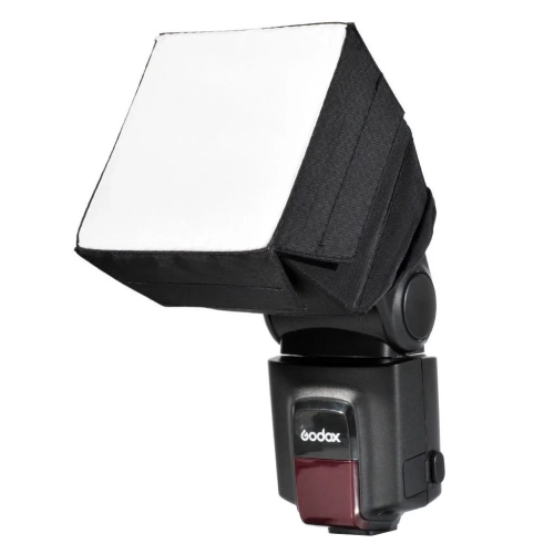 Mini softbox Godox SB1010 na lampie reporterskiej Godox