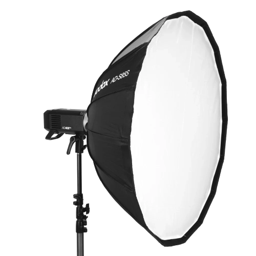 Softbox paraboliczny Godox AD-S85S na lampie plenerowej na statywie