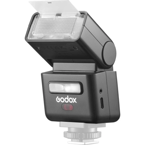 Lampa błyskowa Godox iT32 z wysuniętym panelem odbijającym i uniesioną głowicą