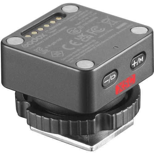 Moduł Godox X5 do Canon od góry pod kątem ze stykami magnetycznymi