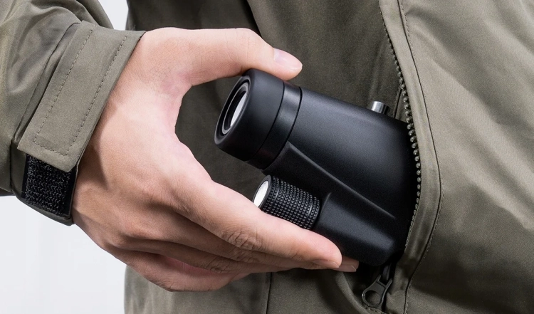 Monokular K&F Concept KF33.091 w dłoni