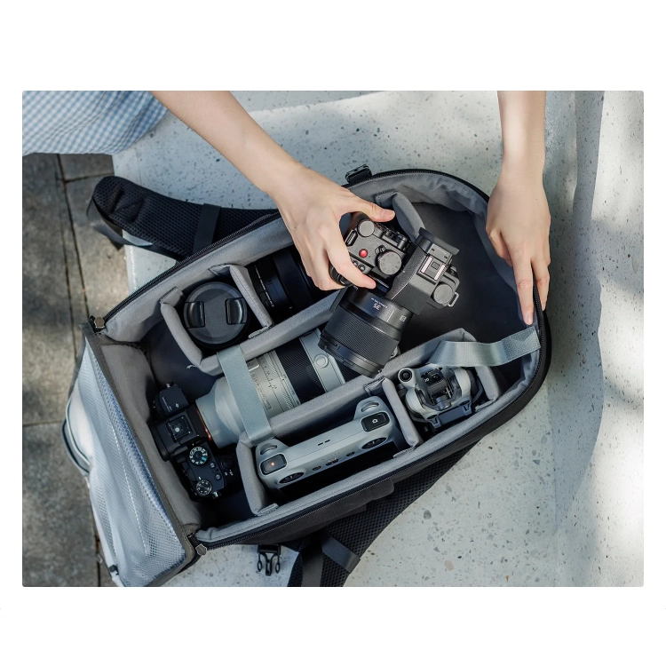Otwarta komora plecaka K&F Concept 18L z aparatem i obiektywami