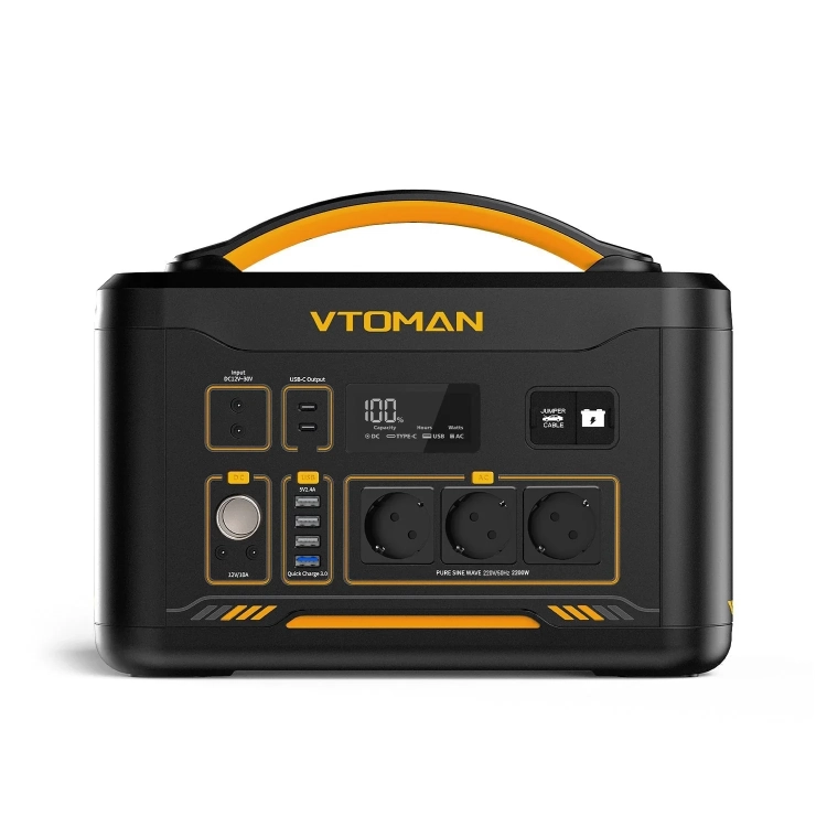 Panel przedni VTOMAN Jump 2200: ekran LCD, trzy gniazda 230 V, porty USB-A, USB-C i DC