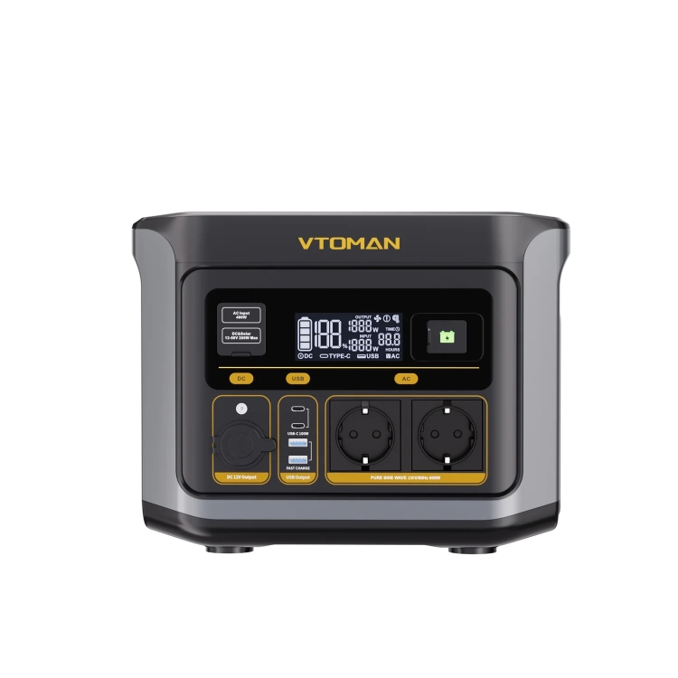Stacja zasilania VTOMAN FlashSpeed 600 z przodu: ekran, dwa gniazda 230 V i porty USB