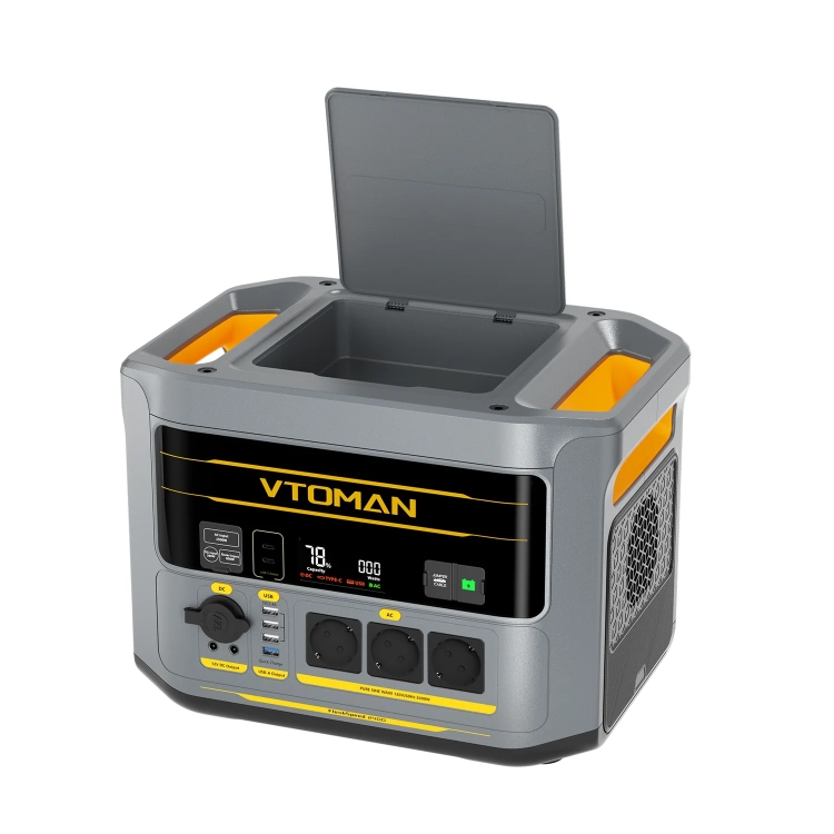 VTOMAN FlashSpeed 2400 z otwartym schowkiem na kable w górnej części obudowy