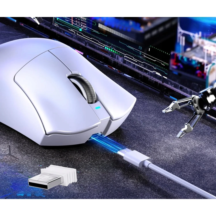 Biała Attack Shark V3 z kablem USB-C i odbiornikiem na biurku