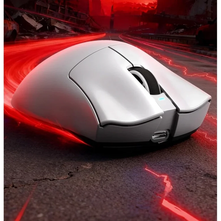 Biała Attack Shark V3 PRO z boku