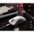 Biała Attack Shark V3 PRO przy klawiaturze