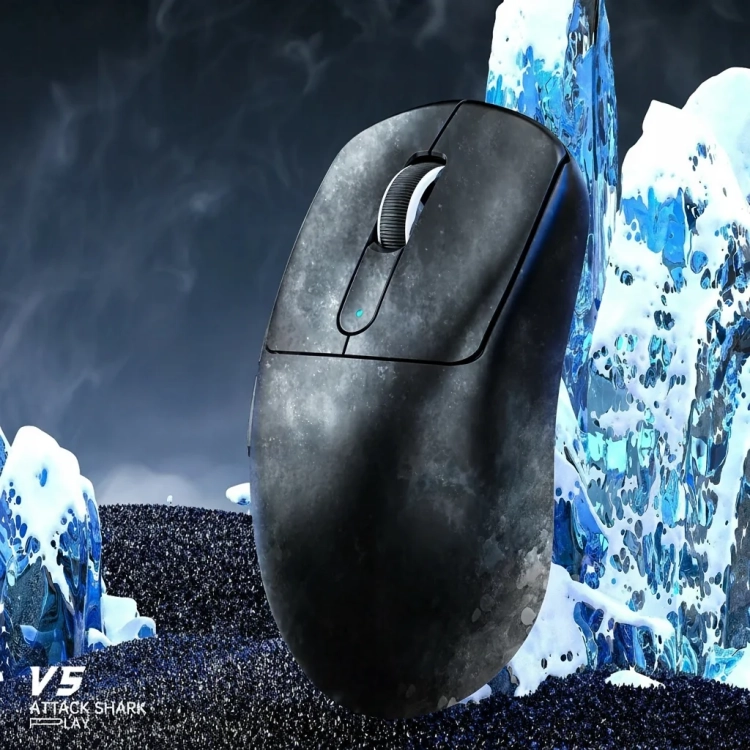 Czarna Attack Shark V5 z powłoką Nano Ice na tle lodu