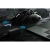 Czarna Attack Shark R2 i odbiornik 8K przy laptopie