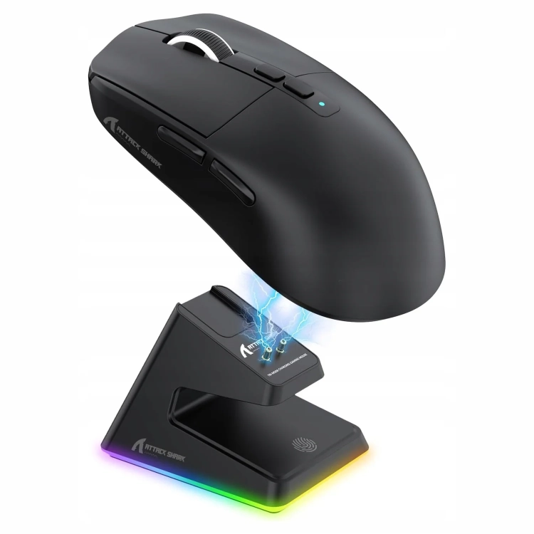 Czarna Attack Shark X6 na stacji ładującej RGB