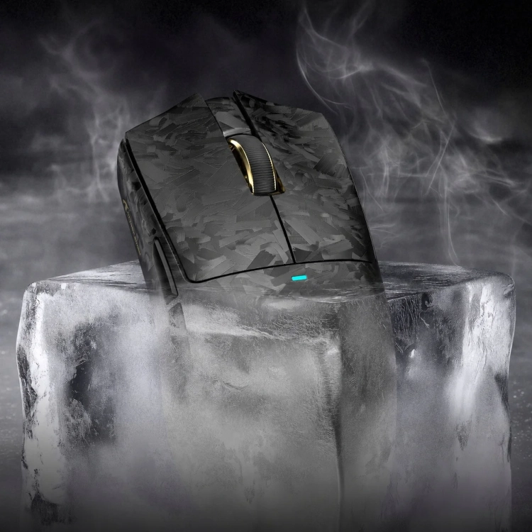 Czarna Attack Shark X11 Ultra na lodzie