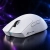 Biała Attack Shark X11SE na ciemnym tle