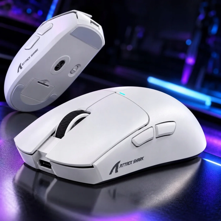 Dwie białe myszy Attack Shark X11SE