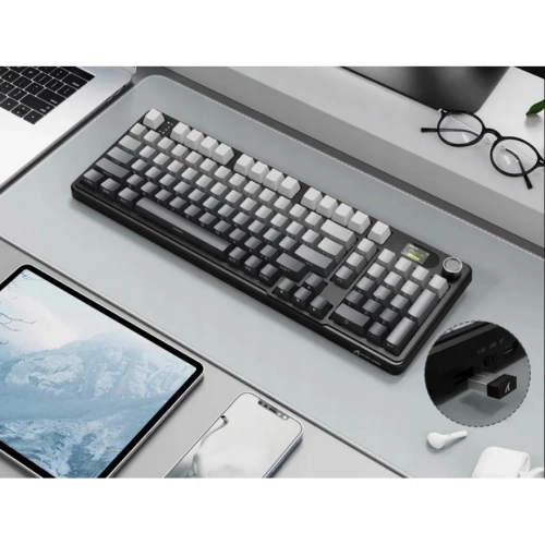 Attack Shark X98 Pro Moon na biurku