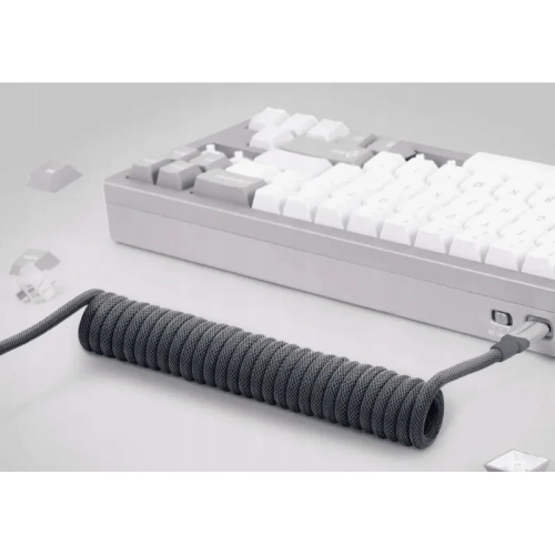 Kabel C01PRO czarny przy klawiaturze
