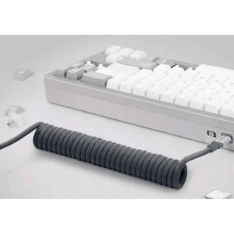 Kabel C01PRO czarny przy klawiaturze