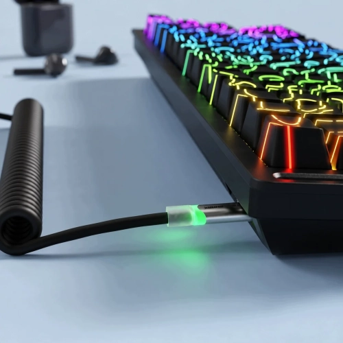 C01 Ultra czarny przy klawiaturze RGB