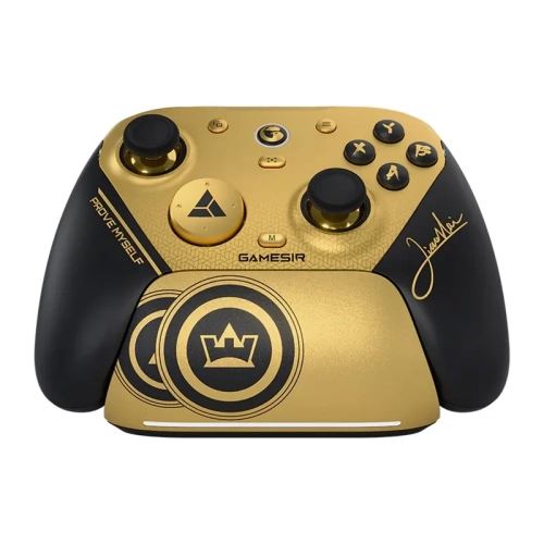 Kontroler GameSir G7 Pro 8K Champion Edition PC – złoto-czarny pad na stacji ładowania
