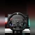 Kierownica MOZA ESX na bazie przed monitorem na stanowisku do simracingu