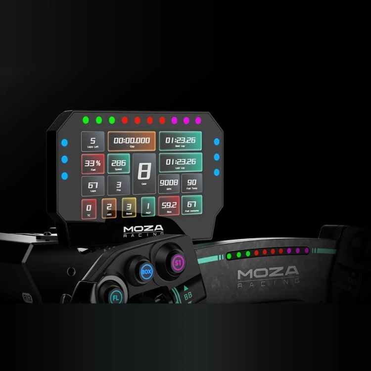 Wyświetlacz MOZA CM2 RS072 w kokpicie z innymi urządzeniami MOZA