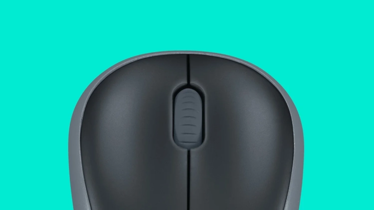 Logitech M185 w kolorze szarym na fioletowym tle