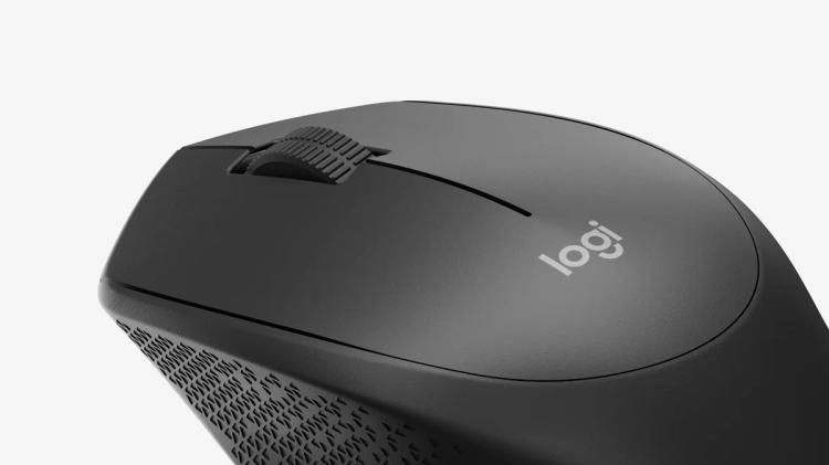 Teksturowany bok czarnej myszy Logitech M280