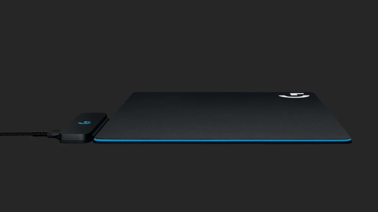 Logitech G703 na podkładce ładującej POWERPLAY