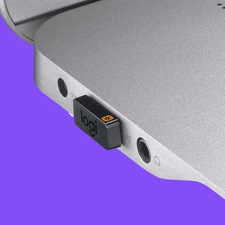 Odbiornik Logitech Unifying w porcie laptopa