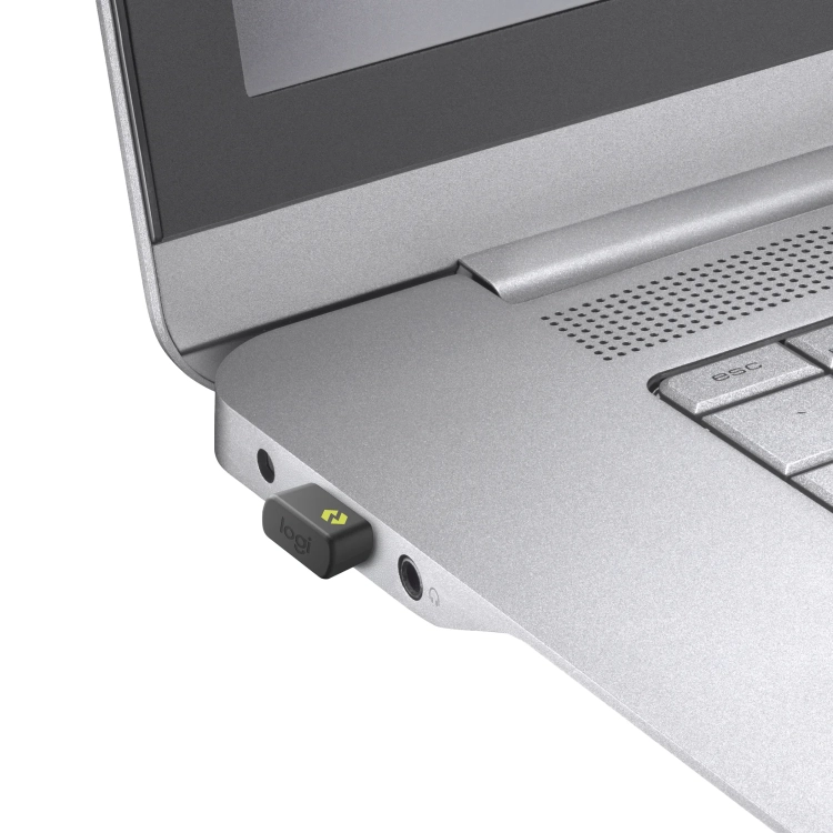 Odbiornik Logi Bolt USB-A w porcie laptopa