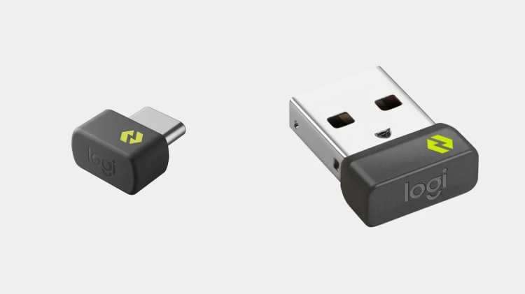 Porównanie wielkości odbiorników Logi Bolt USB-A i USB-C