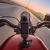 Kamera Insta360 X na mocowaniu przylepnym na zbiorniku motocykla