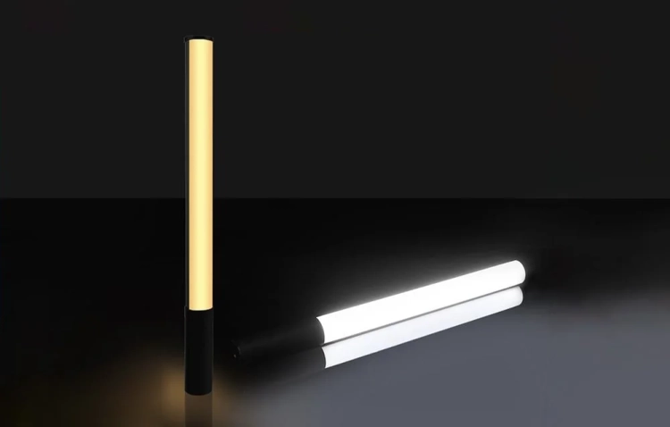 Lampa PULUZ PU4140 świecąca ciepłą i zimną bielą w trybie CCT