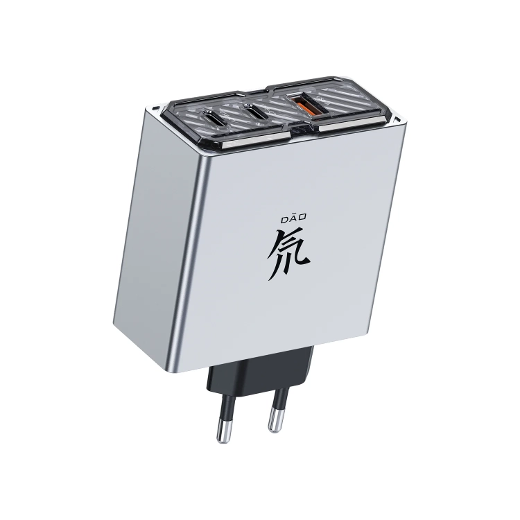 Tył ładowarki REDMAGIC DAO 100 W z logo i wtyczką europejską