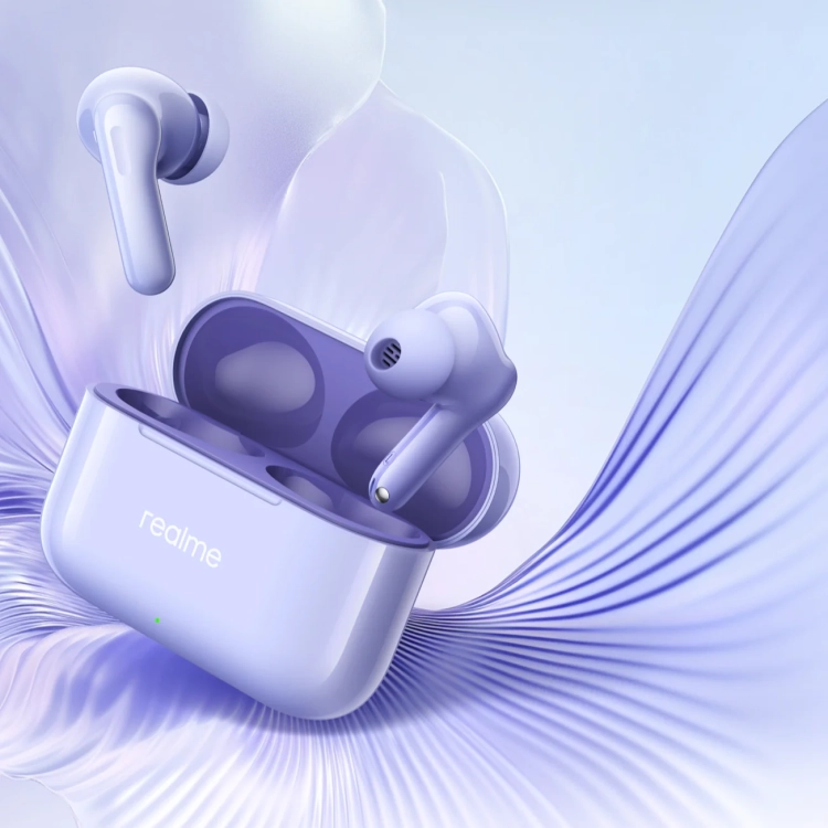Fioletowe etui realme Buds T200 z uniesioną słuchawką na tle lawendowej tkaniny