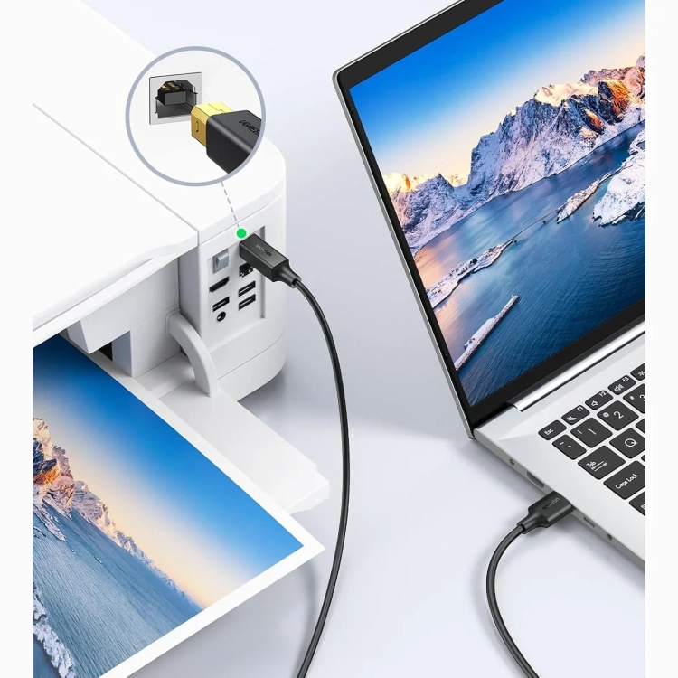 Kabel UGREEN US135 wpięty w gniazdo USB-B drukarki i w laptop