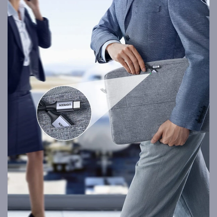 Adapter UGREEN US378 chowany do etui na laptop w podróży