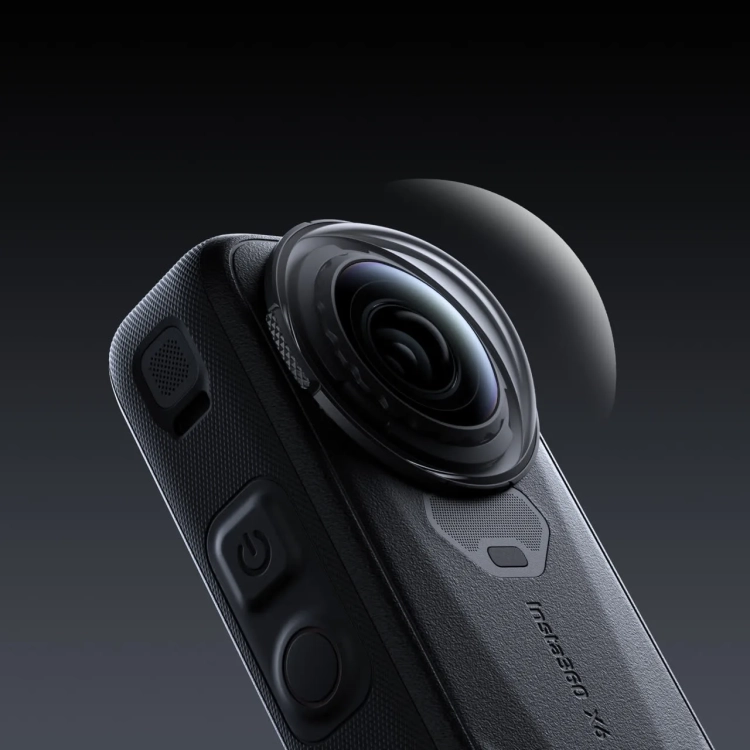 Kamera Insta360 X6 z założoną osłoną obiektywu Standard