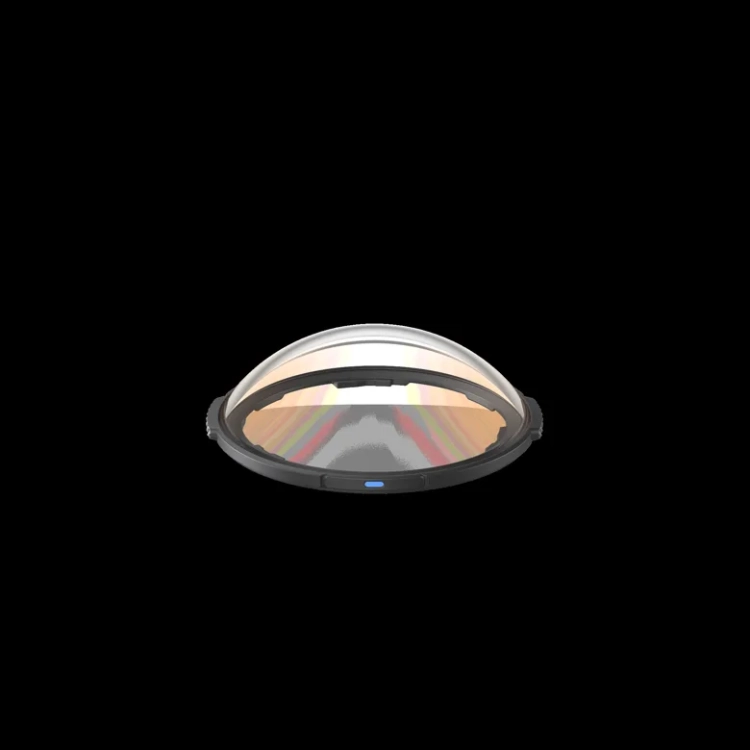 Niebieski znacznik na osłonie obiektywu Insta360 X6