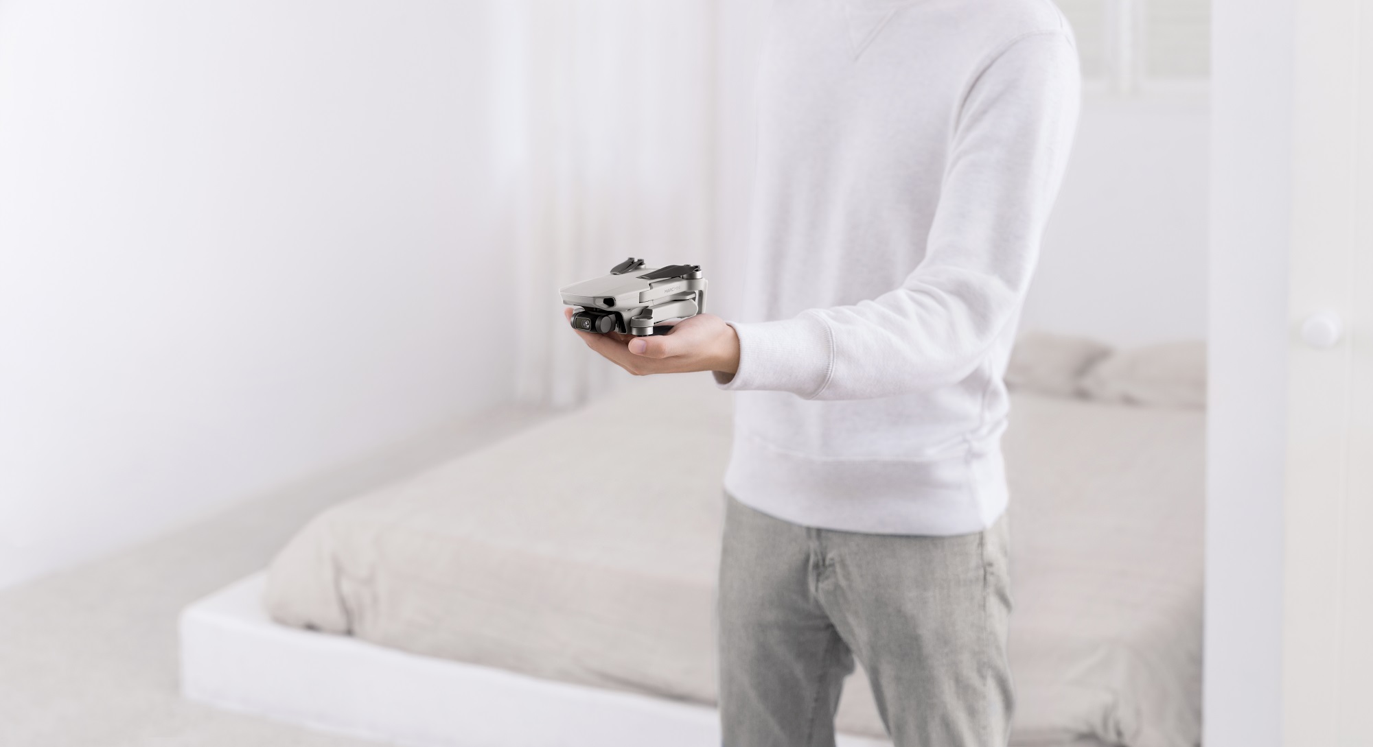 mavic mini w dłoni