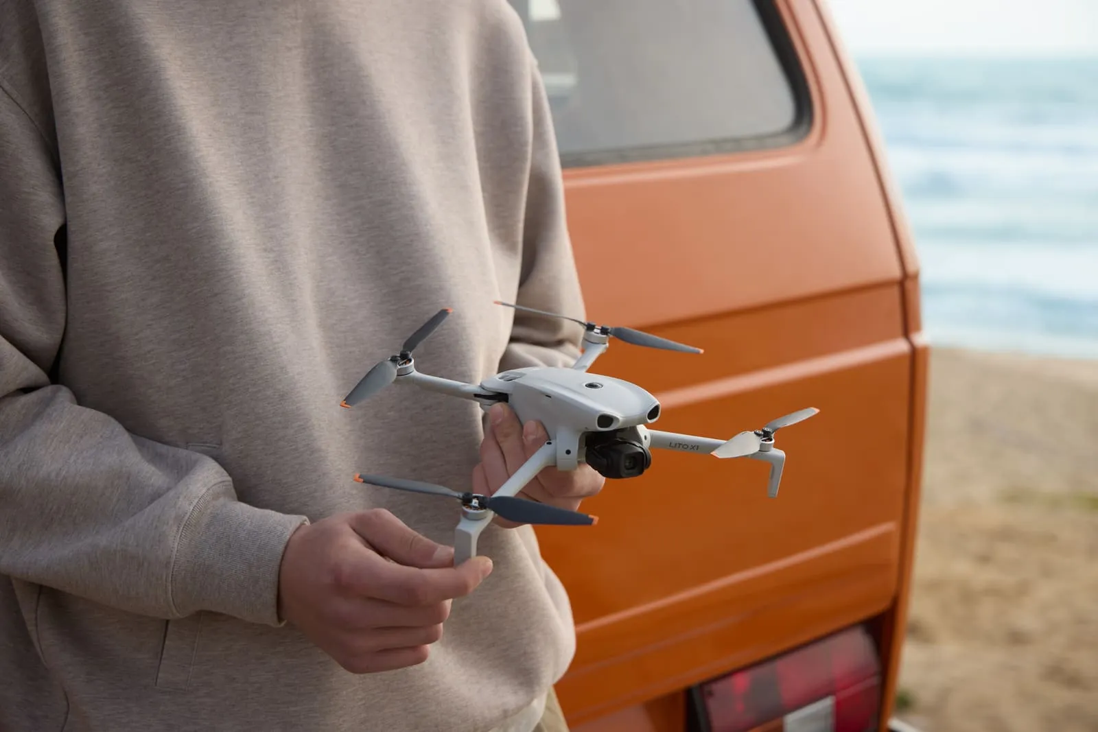 DJI Lito X1 z kontrolerem DJI RC 2 z wbudowanym ekranem
