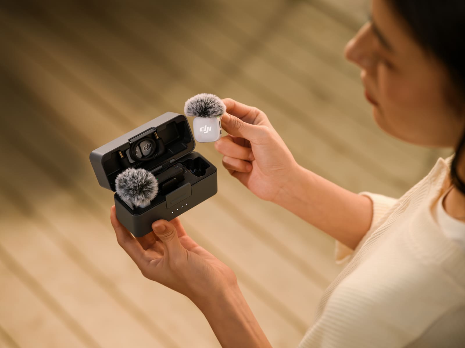 DJI Mic Mini 2 z osłoną przeciwwietrzną do nagrywania w plenerze