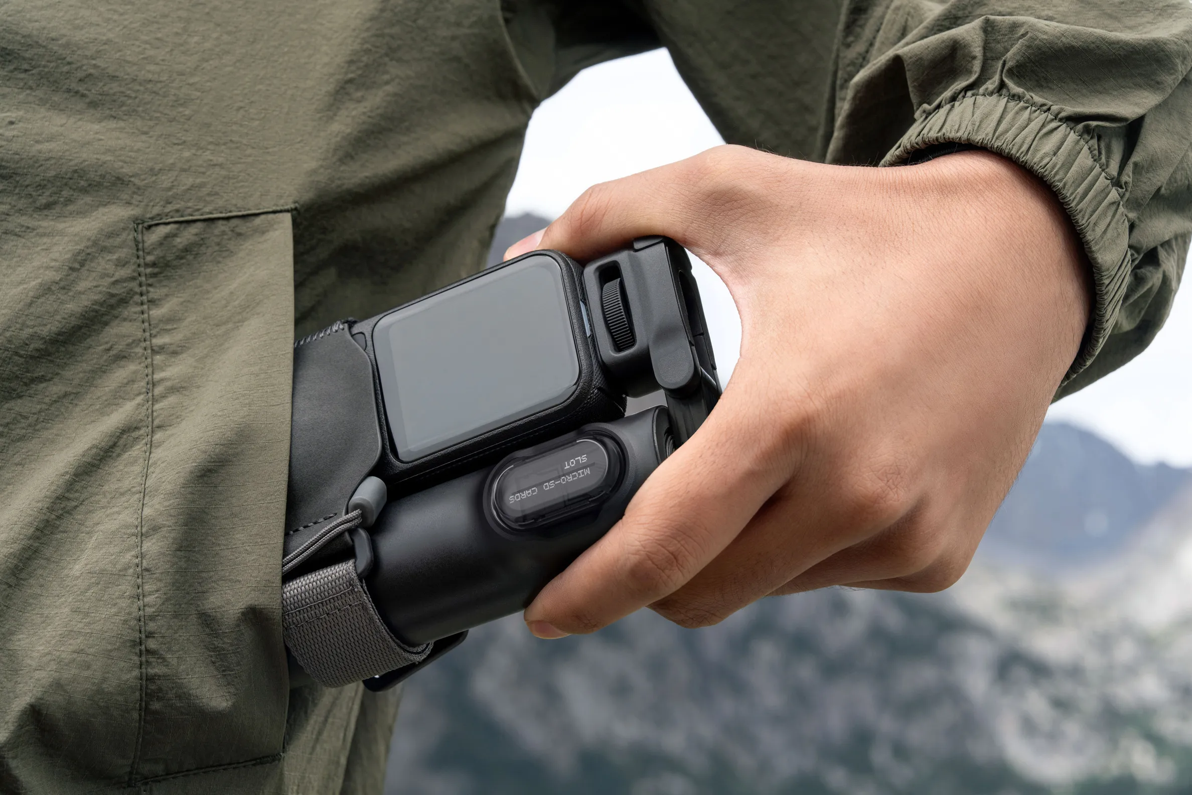 Insta360 X6 – nowa konstrukcja i ekran OLED