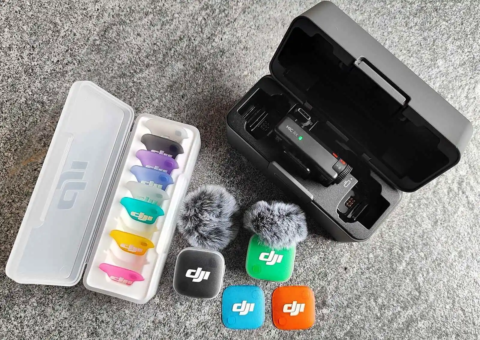 Wymienne magnetyczne fronty i obrotowy klips w mikrofonie DJI Mic Mini 2