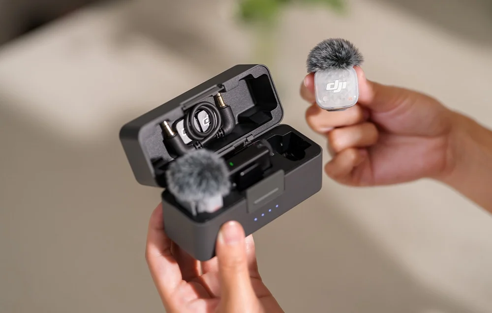 Ładowanie i parowanie zestawu DJI Mic Mini 2S w etui ładującym